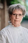 Jeanette-Pr&aelig;stegaard-pressefoto9-lille.png